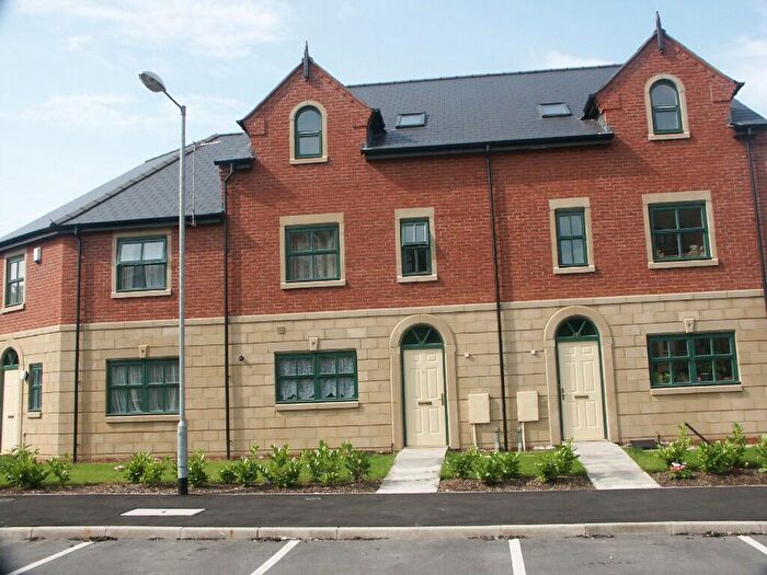 4 Bedroom Town House To Rent In Hadfield Close, Manchester, Greater Manchester, M14