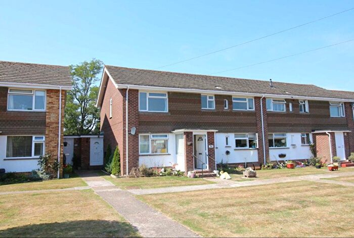 2 Bedroom Flat For Sale In Aspen Place, New Milton, Hampshire, BH25