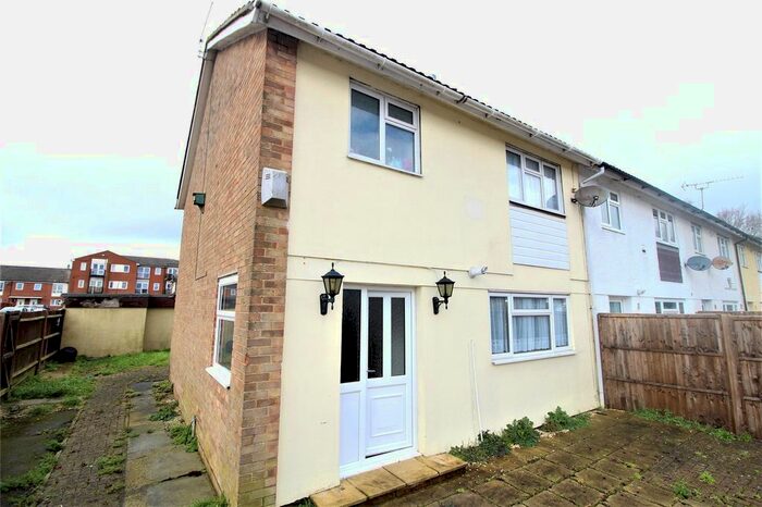 3 Bedroom End Of Terrace House To Rent In Leaveland Close, Ashford, Kent, TN23