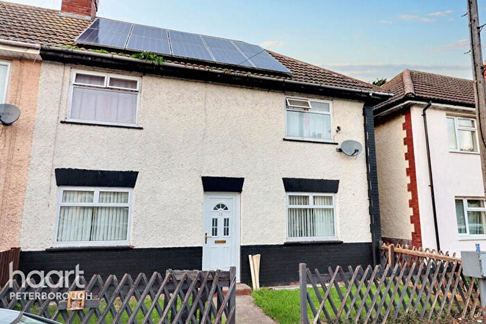 3 Bedroom Semi-Detached House For Sale In Thistlemoor Road, Peterborough, PE1