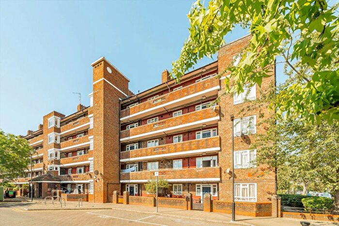 2 Bedroom Flat For Sale In White City Estate, Shepherds Bush, W12
