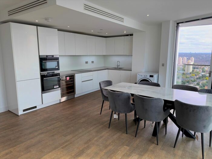 3 Bedroom Flat To Rent In Flat, Gladwin Tower, Wandsworth Road, London, SW8