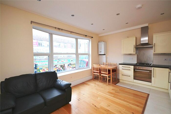 3 Bedroom Apartment To Rent In Ballards Lane, North Finchley, London, N12
