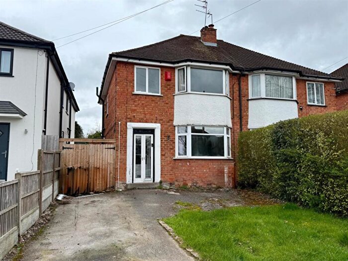 3 Bedroom Semi-Detached House For Sale In Peterbrook Road, Majors Green, Solihull, B90