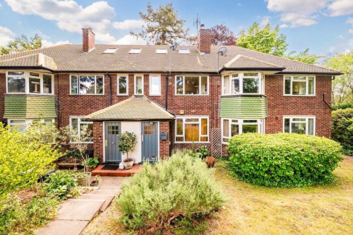 2 Bedroom Flat To Rent In Haversham Close, East Twickenham, TW1
