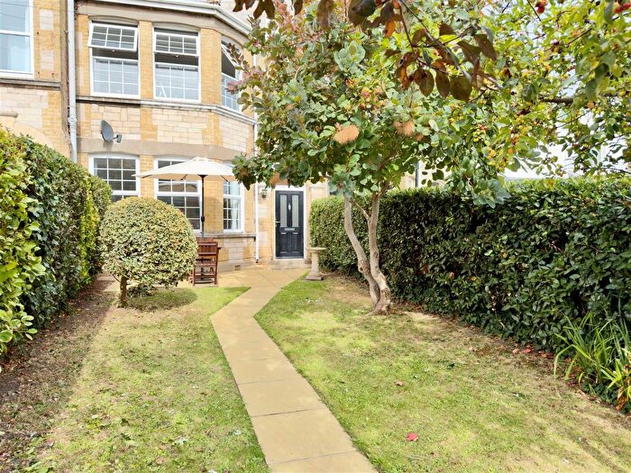 2 Bedroom Flat For Sale In Freshwater, Isle Of Wight, PO40