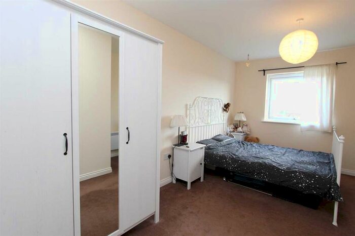 2 Bedroom Flat To Rent In Lansdowne Court, Lansdowne Road, Tilbury, RM18