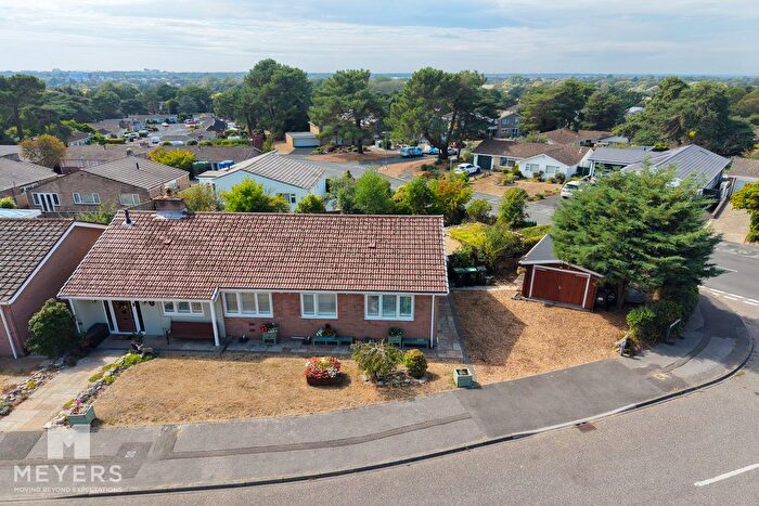 3 Bedroom Bungalow For Sale In Aston Mead, Christchurch, BH23