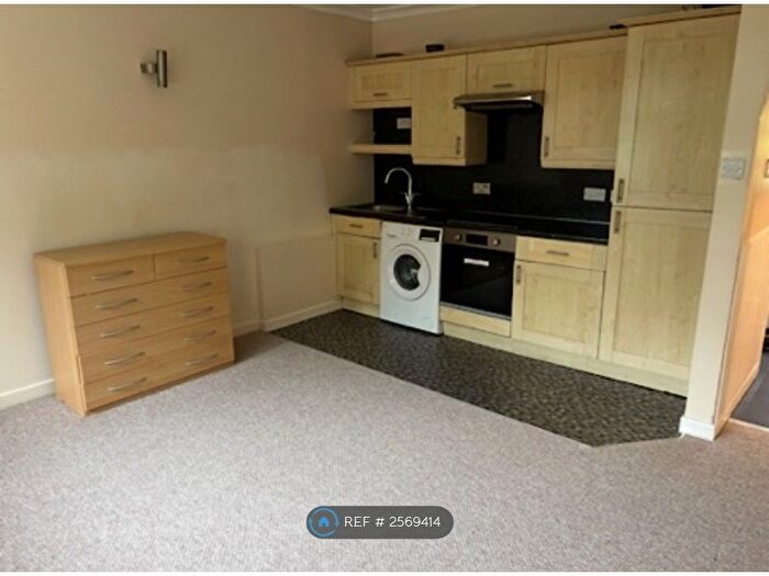 1 Bedroom Flat To Rent In Hill House, Banbury, OX17