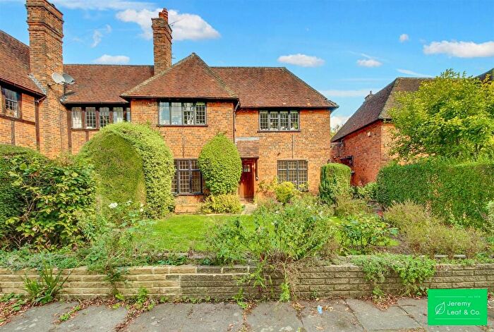 3 Bedroom Flat For Sale In Edmunds Walk, London, N2