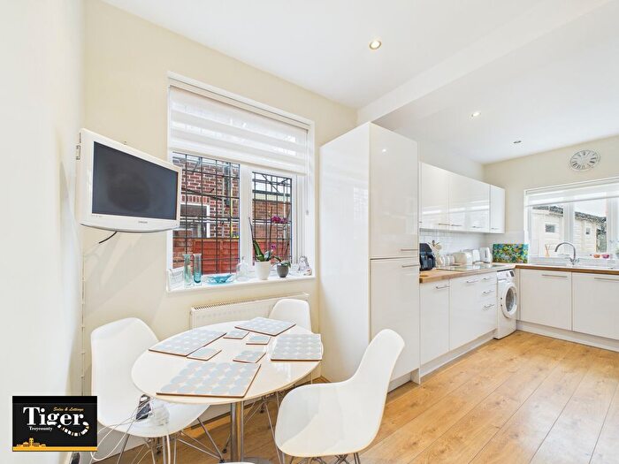 4 Bedroom Semi-detached House For Sale In Sharman Avenue, Lytham St. Annes, FY8