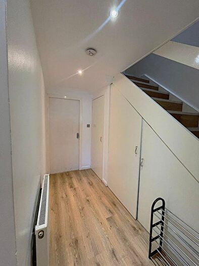 5 Bedroom Flat To Rent In Bow, E3