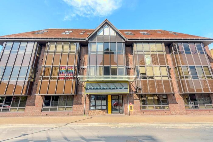 2 Bedroom Flat To Rent In Grandera House, Sunbury On Thames, TW16