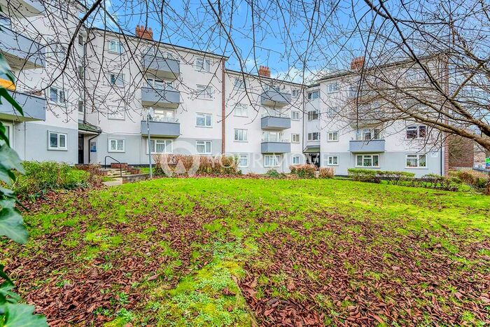 2 Bedroom Flat To Rent In Stoke Road, Plymouth, Devon, PL1