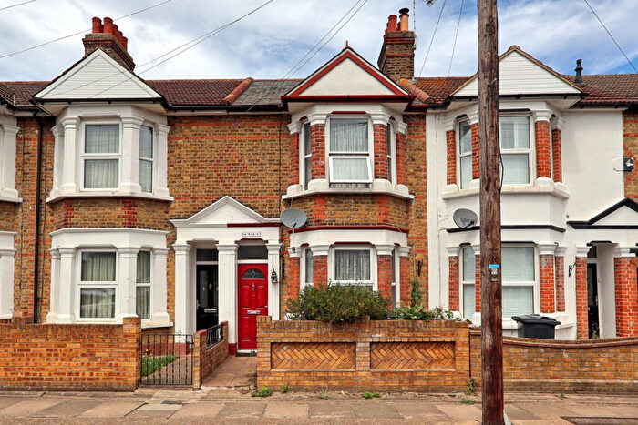 2 Bedroom Terraced House For Sale In Oak Street, Romford, RM7