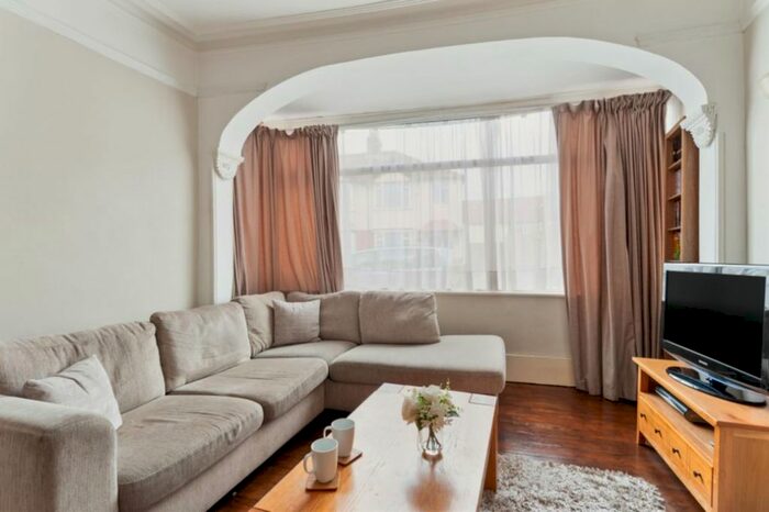 4 Bedroom Flat To Rent In Langdale Avenue, Mitcham CR4