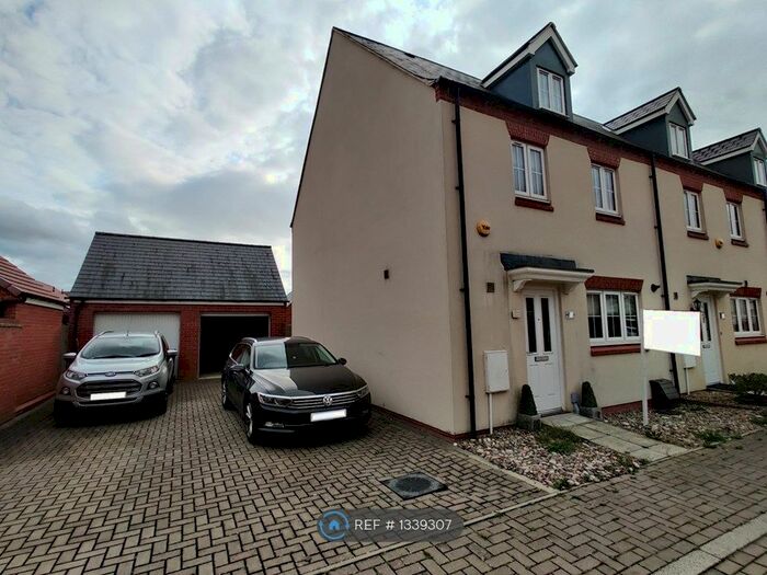 4 Bedroom End Of Terrace House To Rent In Fontwell Road, Bicester, OX26