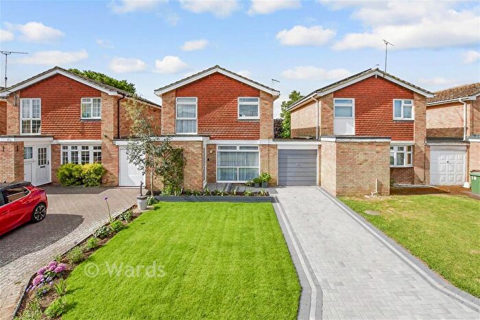 3 Bedroom Link Detached House For Sale In The Finches, Sittingbourne, Kent, ME10