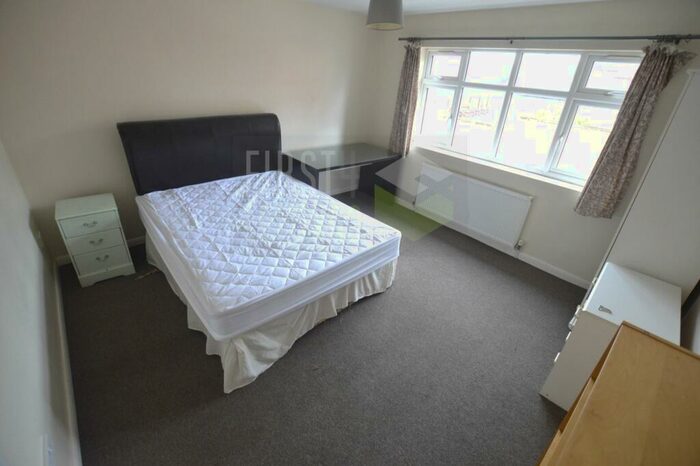 9 Bedroom Semi-Detached House To Rent In Avenue Road Extension, Clarendon Park, LE2