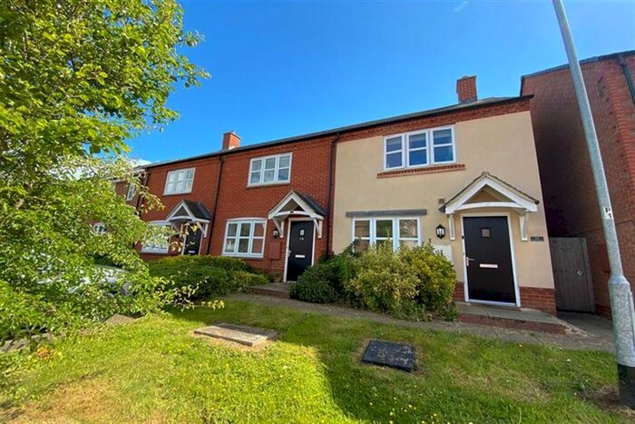 2 Bedroom End Of Terrace House To Rent In Gorse Croft, Buckingham, MK18