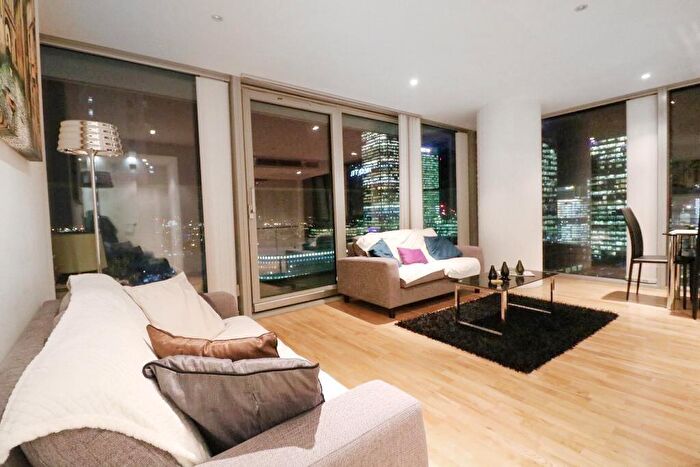 2 Bedroom Flat To Rent In The Landmark East Tower, Marsh Wall, Canary Wharf, London, E14
