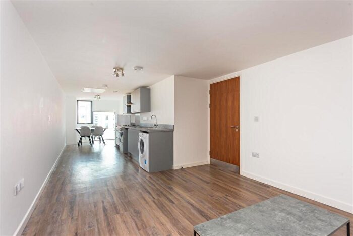 2 Bedroom Apartment To Rent In Apt Qube, West Street, S1