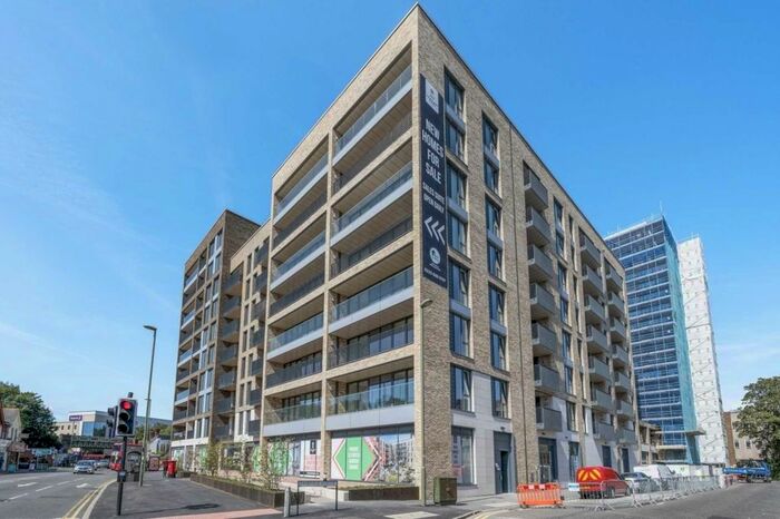 2 Bedroom Flat To Rent In London Square Staines, Staines, Staines Upon Thames, TW18