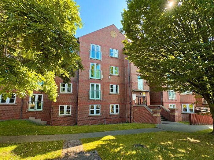 4 Bedroom Flat To Rent In Kensington Terrace, Hyde Park, Leeds, LS6