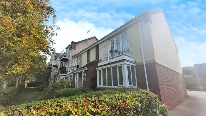 1 Bedroom Flat To Rent In Satchfield Court, Henbury, BS10