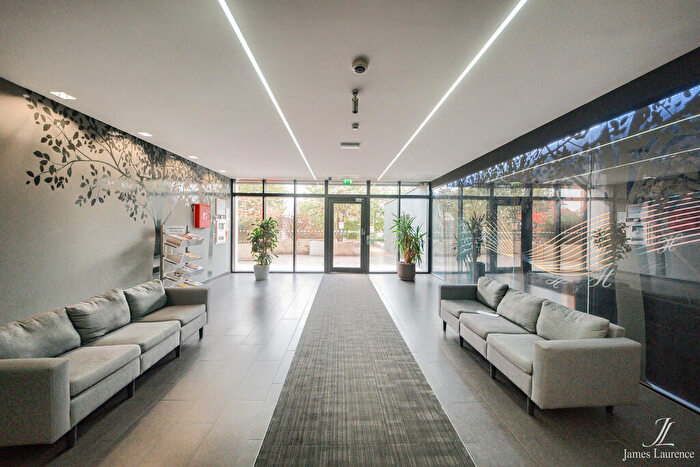 2 Bedroom Apartment For Sale In Hive Apartments, Masshouse Plaza, Birmingham City Centre, B5