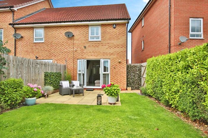 2 Bedroom Terraced House For Sale In Richmond Lane, Kingswood, HU7