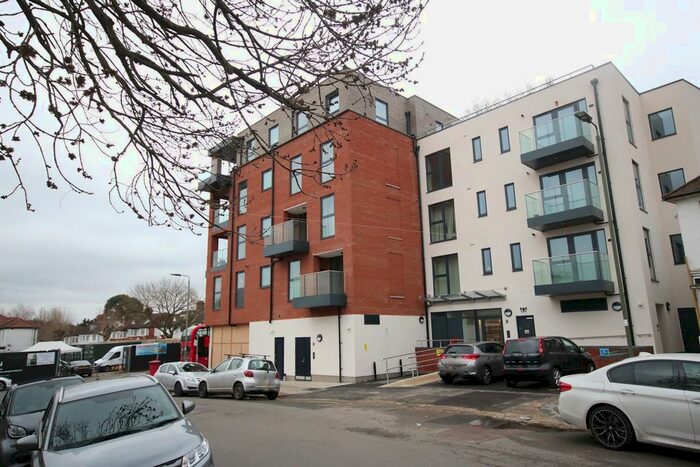 1 Bedroom Flat To Rent In Heather Gardens, London, NW11
