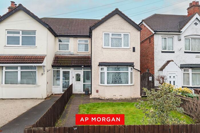 3 Bedroom Semi Detached House For Sale In Stratford Road, Shirley, Solihull, West Midlands, B90