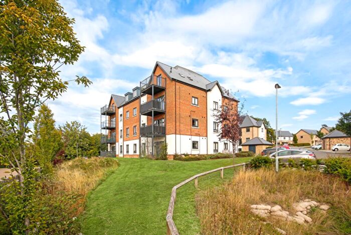 2 Bedroom Apartment For Sale In Johnstone Close, Bracknell, RG12