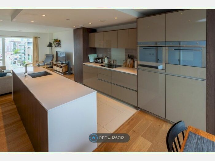 2 Bedroom Flat To Rent In Peartree Way, London, SE10