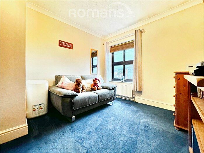 3 Bedroom End Of Terrace House For Sale In College Road, College Town, Sandhurst, GU47