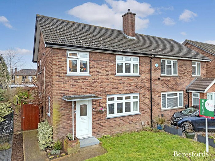 3 Bedroom Semi Detached House For Sale In Durham Avenue, Gidea Park, RM2