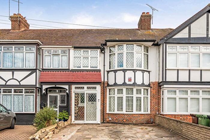 3 Bedroom Property For Sale In Middleton Close, Chingford, London, E4
