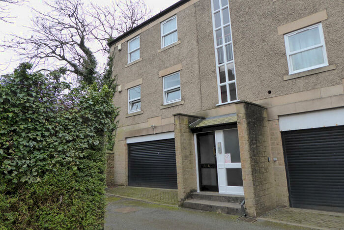 2 Bedroom Flat To Rent In St James Court, Lancaster, LA1