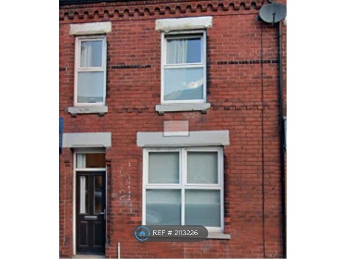 3 Bedroom Terraced House To Rent In Broadstone Road, Stockport, SK5