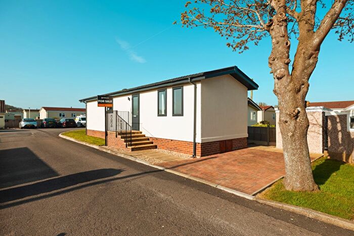 2 Bedroom Park Home For Sale In Ivy House Park, Taunton, TA3