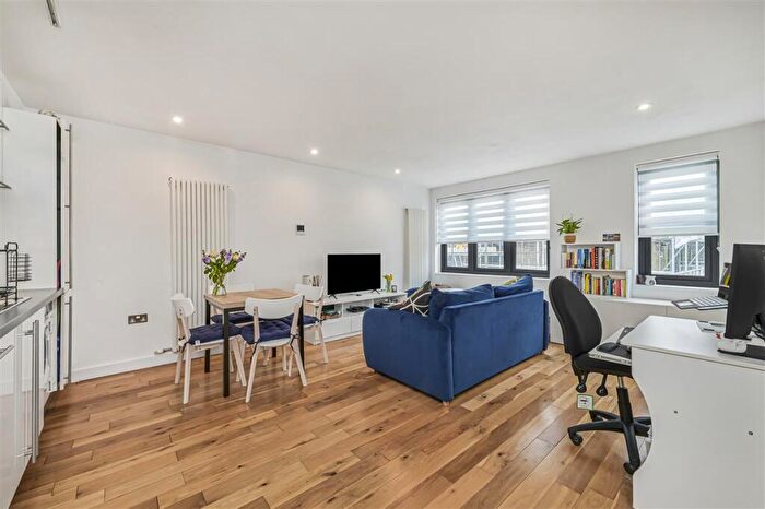 1 Bedroom Flat For Sale In Marmion Mews, SW11