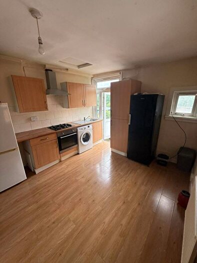 3 Bedroom Flat To Rent In Herga Road, Wealdstone, HA3