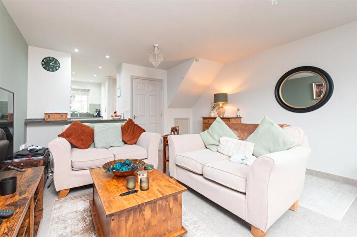 3 Bedroom Terraced House For Sale In Samphire Way, St Mary's Island, Chatham, Kent, ME4