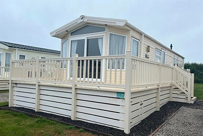 2 Bedroom Mobile/park Home For Sale In Maer Lane, Bude, EX23