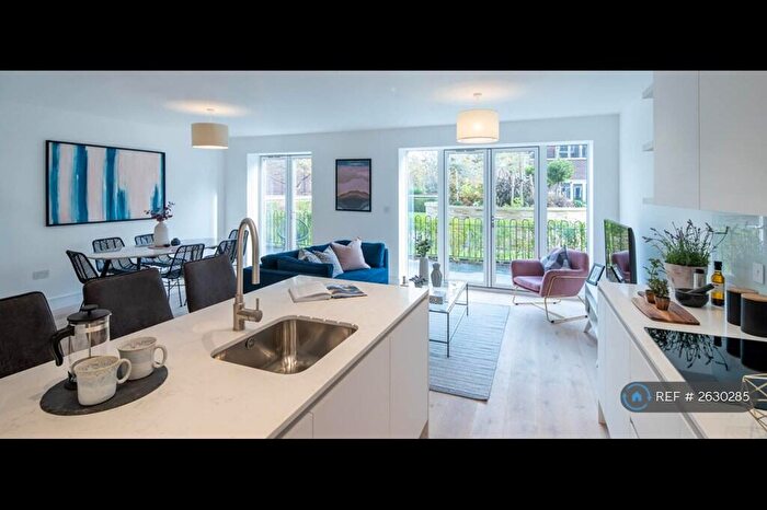 2 Bedroom Flat To Rent In High Road, London, N20