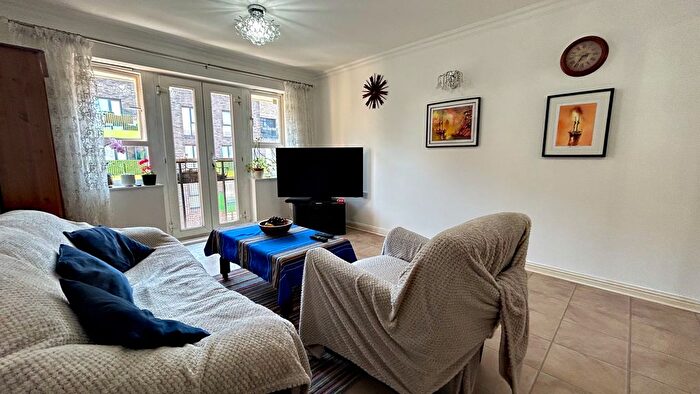 2 Bedroom Flat For Sale In Rookery Way, London, NW9