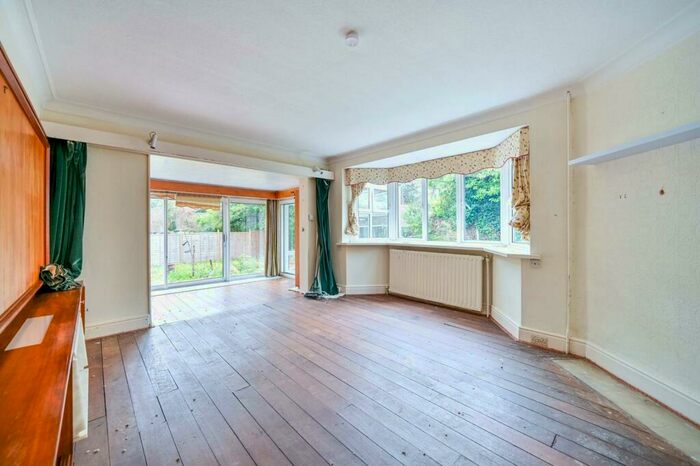 4 Bedroom Detached House To Rent In The Avenue, Worcester Park, KT4
