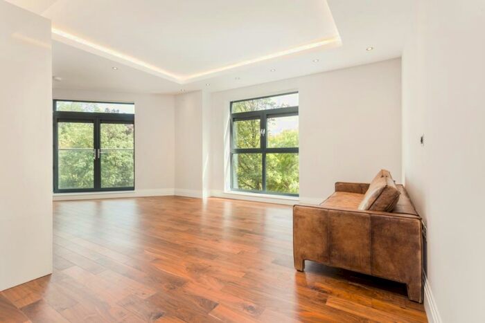 3 Bedroom Apartment To Rent In Muswell Hill London, N10