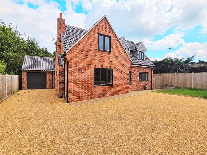 3 Bedroom Detached House For Sale In Lynn Road, Swaffham, PE37